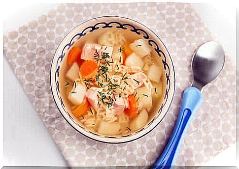 One-pot recipes for kids: Chicken soup with vegetables and noodles.