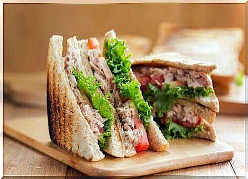 sandwich with tuna