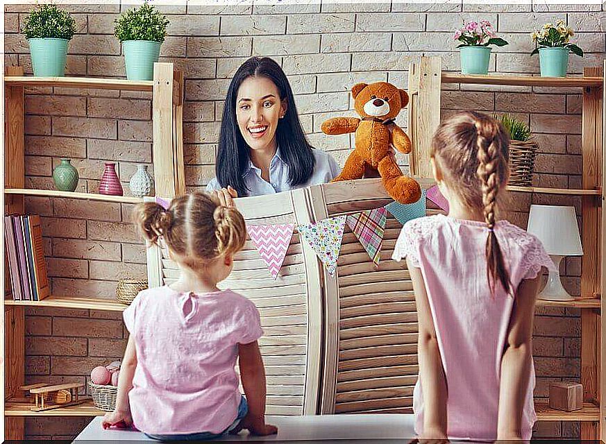 Activities for children at home: Puppet theater.