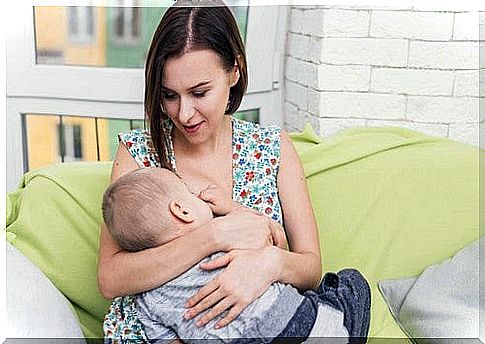 Advantages and disadvantages of breastfeeding