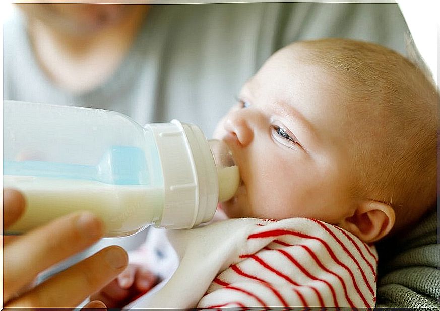 Amount of milk for babies recommended according to their age