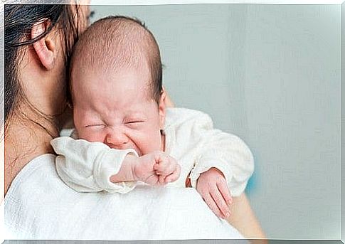 baby cries due to colic