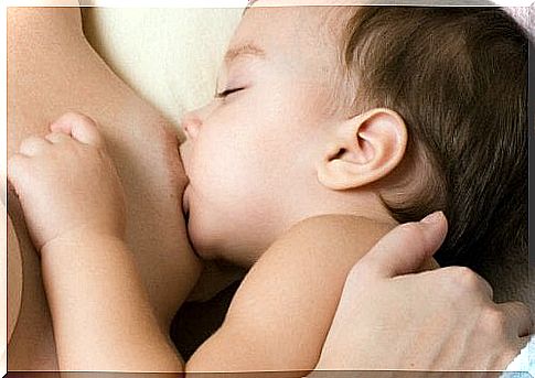 baby breastfeeding