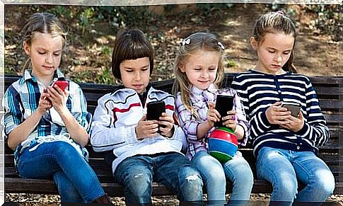 Children should not use smartphones - here are 8 reasons