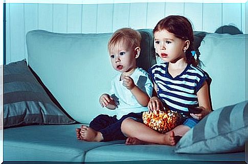 Children watch movies and illustrate that it can affect children's level of education