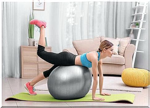 Woman trains with exercise ball after giving birth.