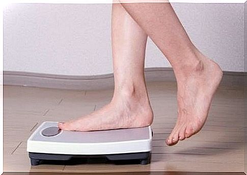 woman weighs herself